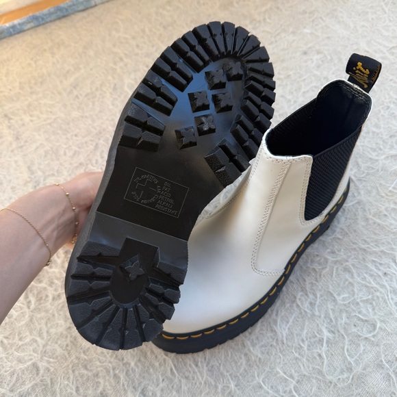 Dr. Martens 2976 Quad White Platform Chelsea Boots – Women’s 7 - Picture 6 of 6